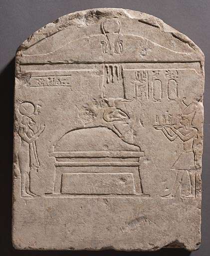 Le pharaon offre le signe des champs  Shou, en blier, et  sa compagne Tefnout  tte de lionne